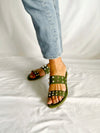 Sandalias ligeras planas verde olivo con estoperoles Cammina