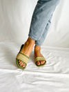 sandalias planas elegantes verdes Cammina